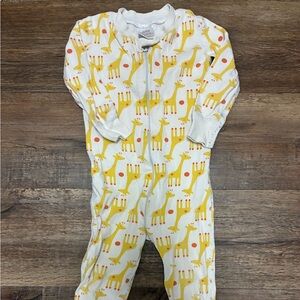 Hanna Andersson White and Yellow Giraffe Kids Footie 18-24 Months